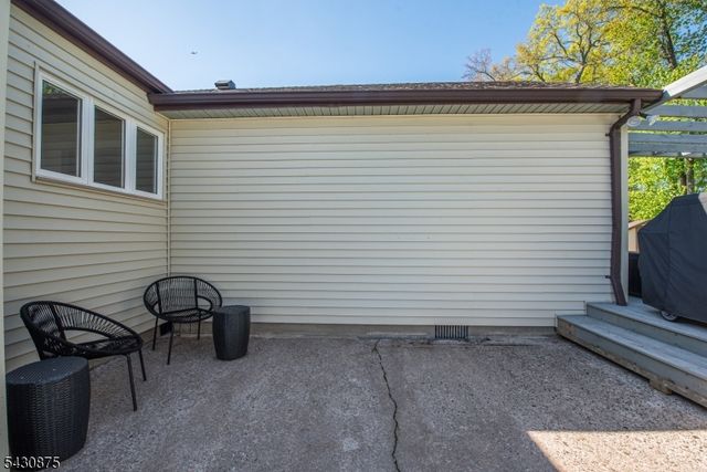 18 Evergreen Dr, Lincoln Park Boro, NJ 07035