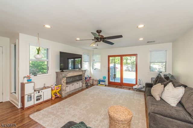18 Evergreen Dr, Lincoln Park Boro, NJ 07035