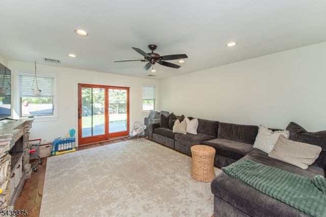 18 Evergreen Dr, Lincoln Park Boro, NJ 07035