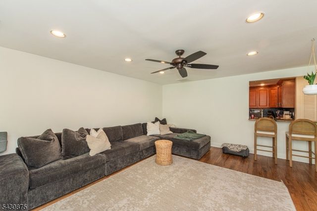18 Evergreen Dr, Lincoln Park Boro, NJ 07035