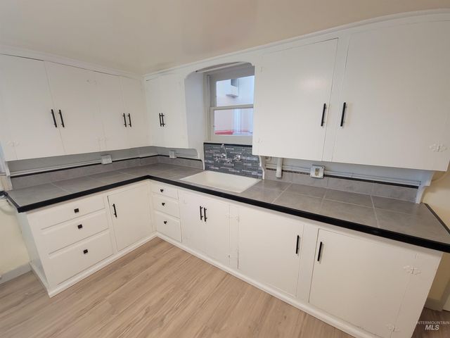 715 E Lincoln Ave, Nampa, ID 83686