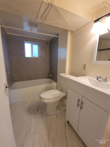715 E Lincoln Ave, Nampa, ID 83686