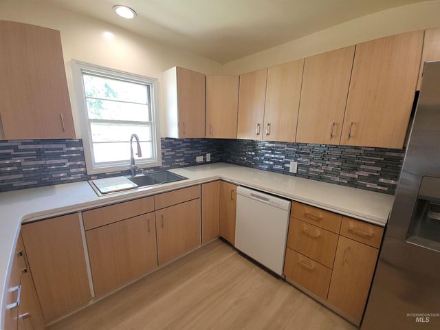 715 E Lincoln Ave, Nampa, ID 83686
