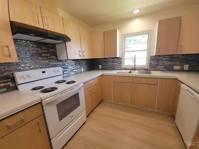 715 E Lincoln Ave, Nampa, ID 83686