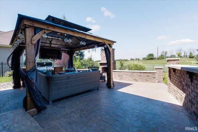12004 Fairway Winds Court, Fort Wayne, IN 46814