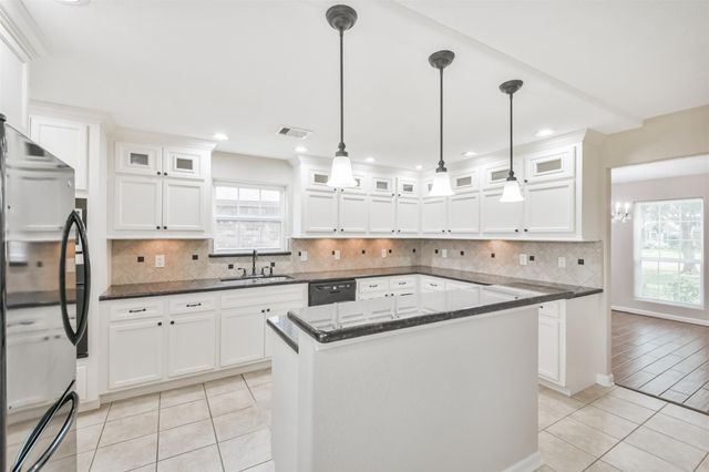 316 Saint Cloud Drive, Friendswood, TX 77546