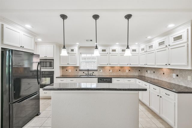 316 Saint Cloud Drive, Friendswood, TX 77546