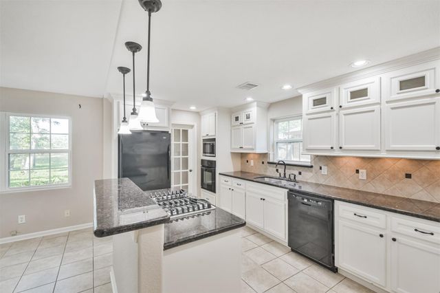 316 Saint Cloud Drive, Friendswood, TX 77546