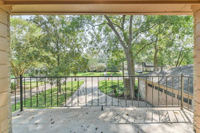 316 Saint Cloud Drive, Friendswood, TX 77546