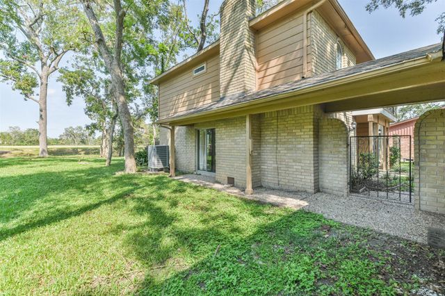 316 Saint Cloud Drive, Friendswood, TX 77546