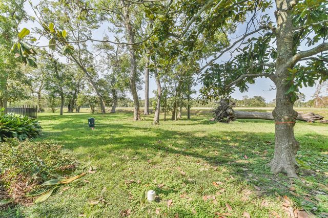 316 Saint Cloud Drive, Friendswood, TX 77546