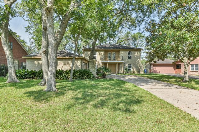316 Saint Cloud Drive, Friendswood, TX 77546