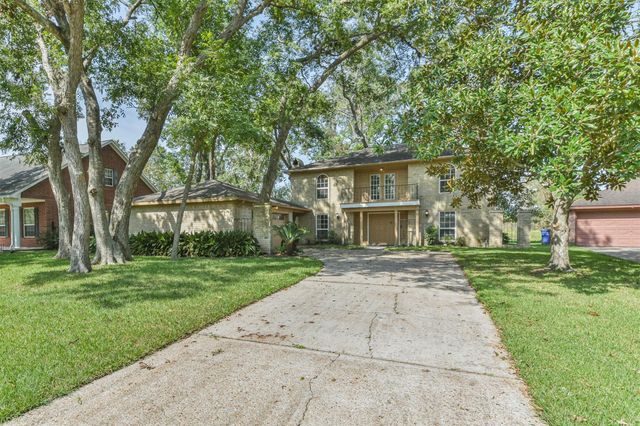 316 Saint Cloud Drive, Friendswood, TX 77546