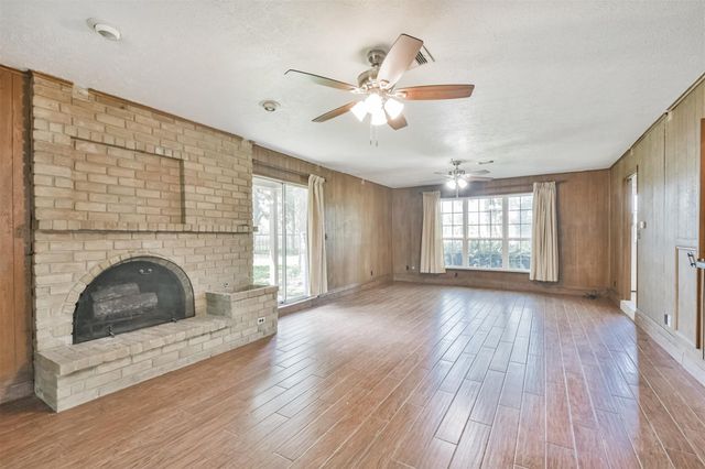 316 Saint Cloud Drive, Friendswood, TX 77546
