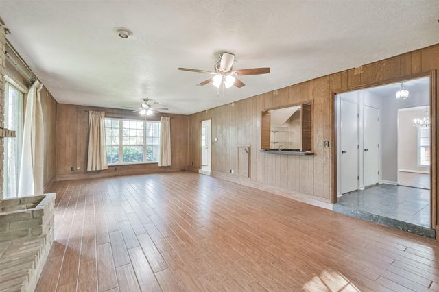 316 Saint Cloud Drive, Friendswood, TX 77546