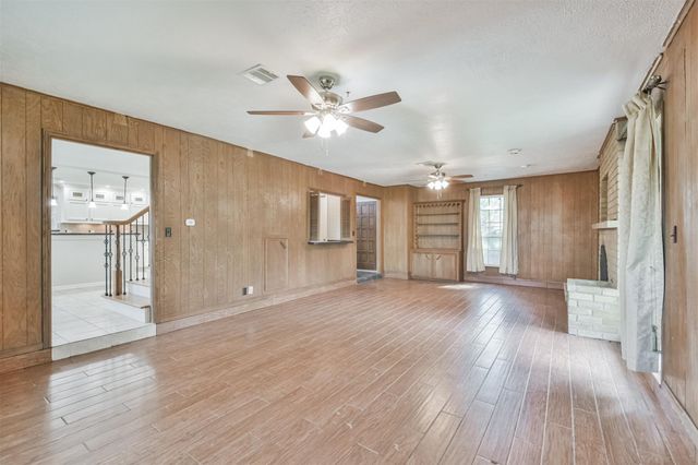 316 Saint Cloud Drive, Friendswood, TX 77546