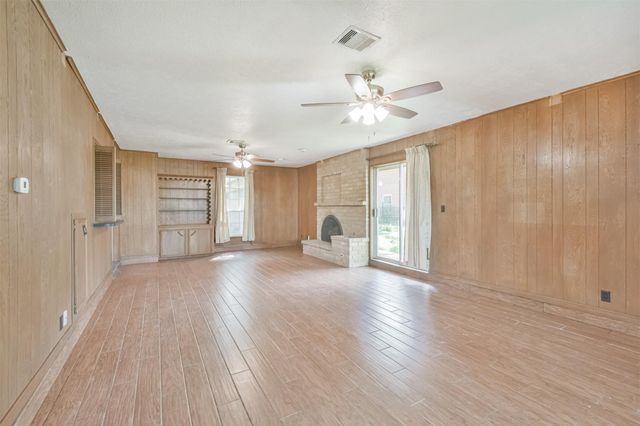 316 Saint Cloud Drive, Friendswood, TX 77546