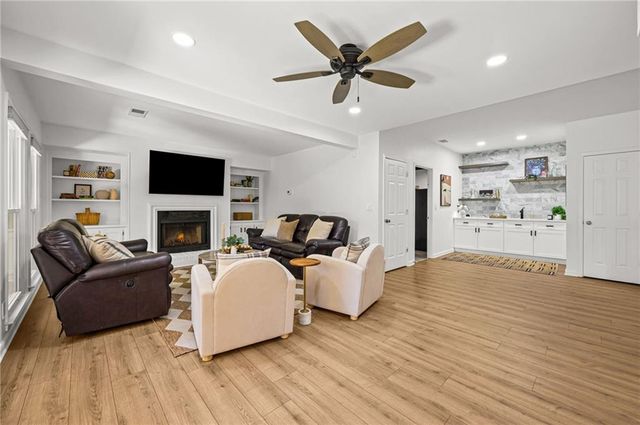 1010 Brooksglen Drive, Roswell, GA 30075