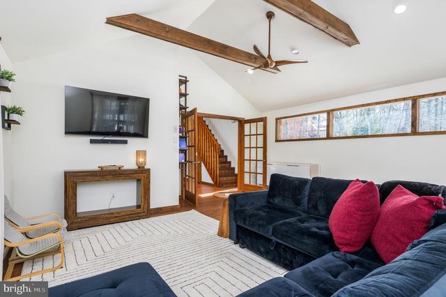 2206 CHATHAM CT, Bushkill, PA 18324