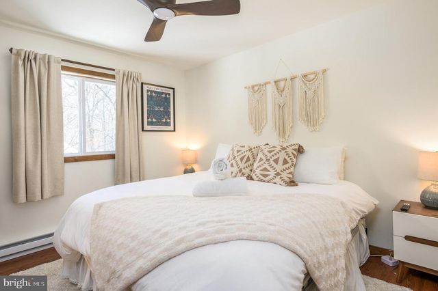 2206 CHATHAM CT, Bushkill, PA 18324