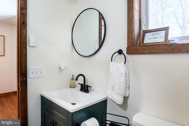 2206 CHATHAM CT, Bushkill, PA 18324