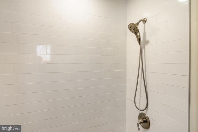 2206 CHATHAM CT, Bushkill, PA 18324