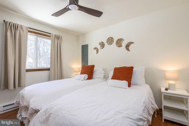 2206 CHATHAM CT, Bushkill, PA 18324