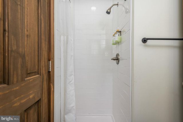 2206 CHATHAM CT, Bushkill, PA 18324