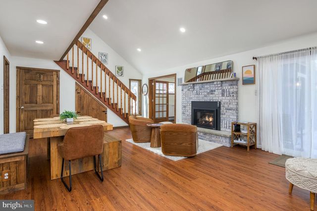 2206 CHATHAM CT, Bushkill, PA 18324