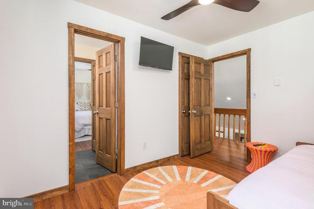 2206 CHATHAM CT, Bushkill, PA 18324