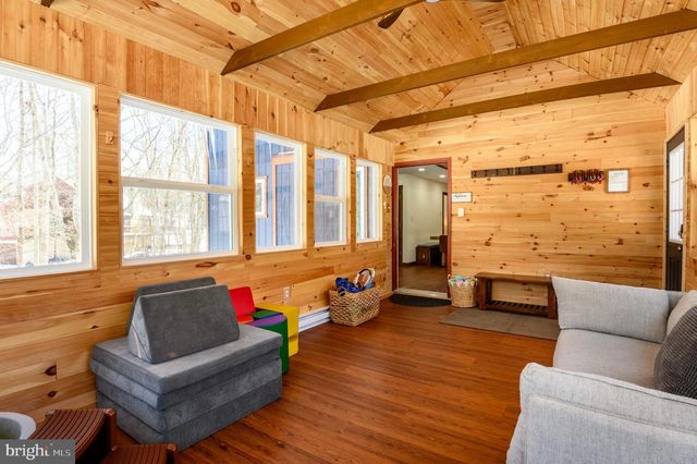 2206 CHATHAM CT, Bushkill, PA 18324