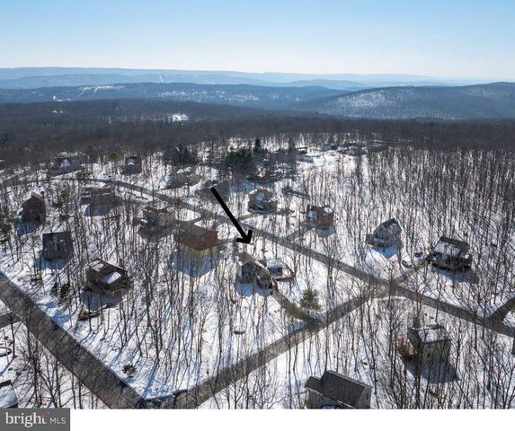 2206 CHATHAM CT, Bushkill, PA 18324