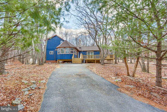 2206 CHATHAM CT, Bushkill, PA 18324