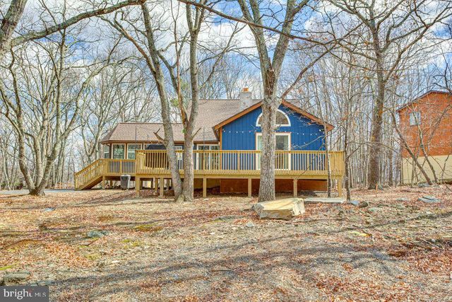 2206 CHATHAM CT, Bushkill, PA 18324
