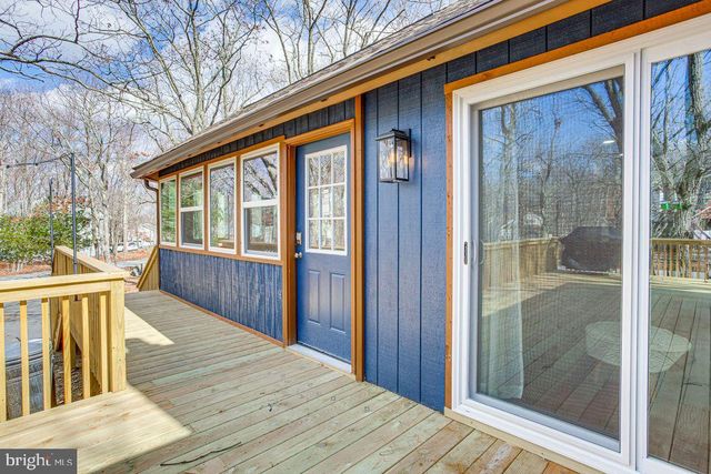 2206 CHATHAM CT, Bushkill, PA 18324