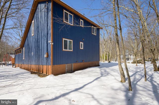 2206 CHATHAM CT, Bushkill, PA 18324