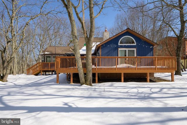 2206 CHATHAM CT, Bushkill, PA 18324