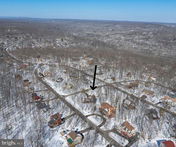 2206 CHATHAM CT, Bushkill, PA 18324