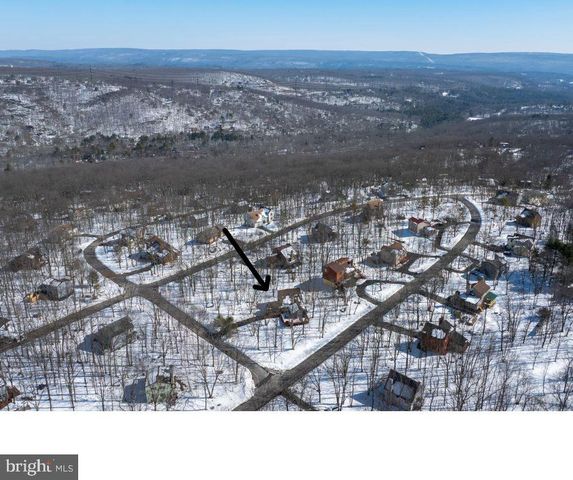 2206 CHATHAM CT, Bushkill, PA 18324