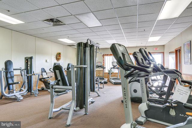 2206 CHATHAM CT, Bushkill, PA 18324