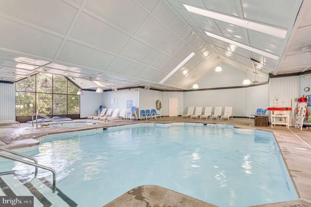 2206 CHATHAM CT, Bushkill, PA 18324