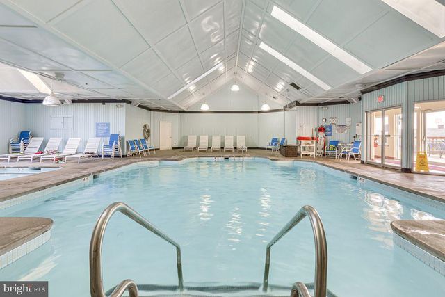 2206 CHATHAM CT, Bushkill, PA 18324