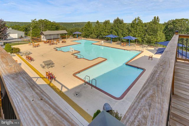 2206 CHATHAM CT, Bushkill, PA 18324