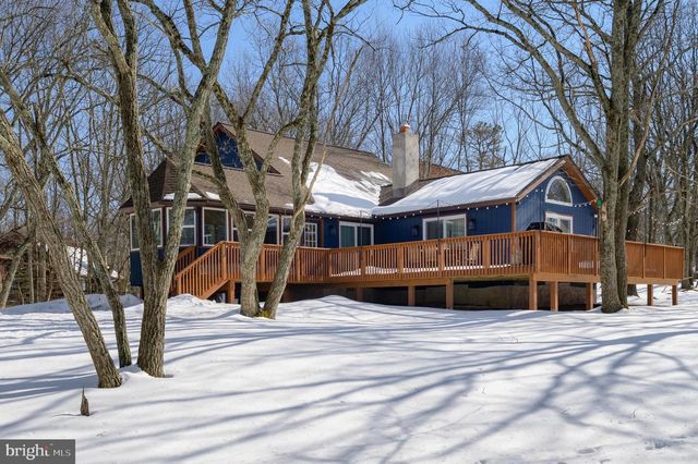 2206 CHATHAM CT, Bushkill, PA 18324