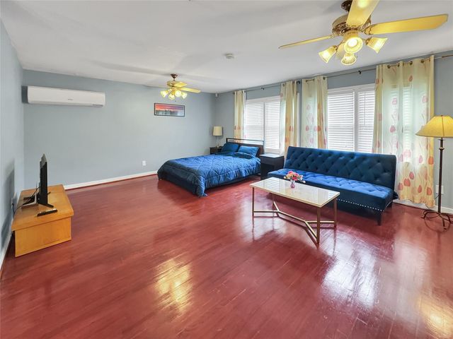 2320 Gramercy Street, Houston, TX 77030
