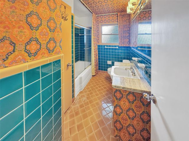 2320 Gramercy Street, Houston, TX 77030