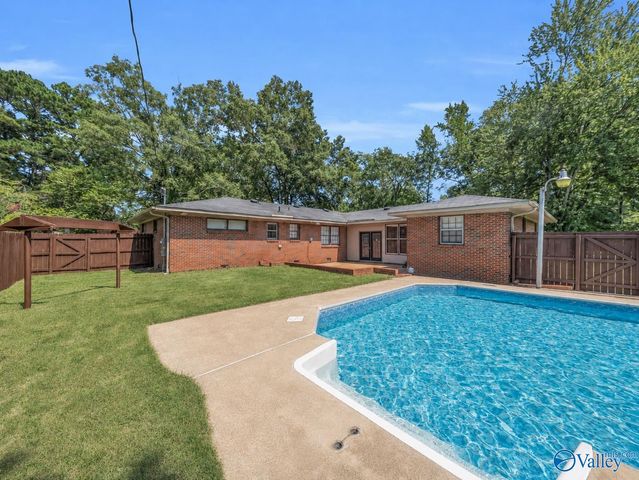 1825 Pennylane SE, Decatur, AL 35601