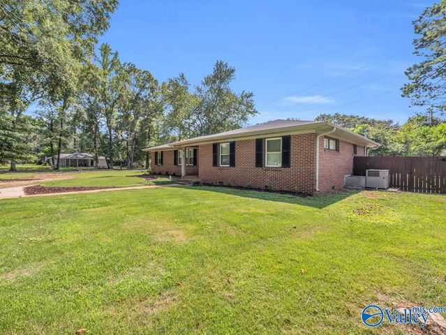 1825 Pennylane SE, Decatur, AL 35601