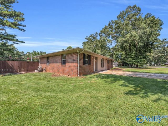 1825 Pennylane SE, Decatur, AL 35601