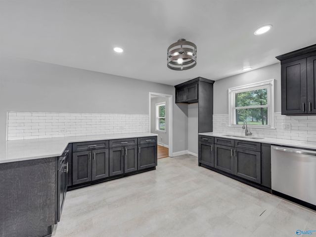 1825 Pennylane SE, Decatur, AL 35601